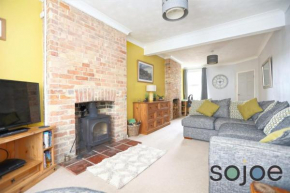 Charming and spacious 3 bedroom house very close to the beach